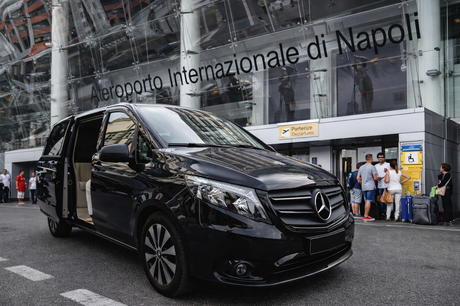 Mercedes Vito for families and small groups with luggage